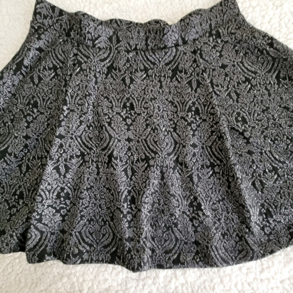 Torrid Metallic Design Knit Skater Mini Skirt size 2 - Picture 7 of 12